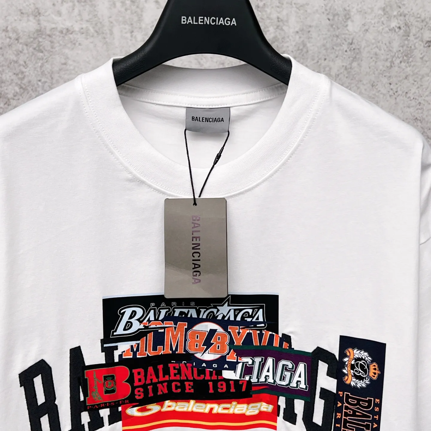 【 . Quality】BALENCI*GA/ .SS 26 New Arrival 。 Balenclag* T 。 ， . Authentic 。 ！ ZP 。 260 ， . ， ， 。 。 。 ， 。 OS . Same Style ：BL 263791 ：Black，White Size：XS S M L
